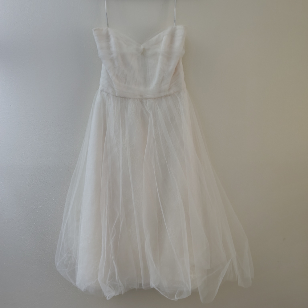 Monique Lhuillier Elegant Cream Wedding Dress